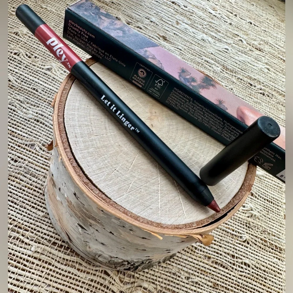 Pley Let it Linger 12-hour Longwear Eyeliner - Chili Pepper (Spicy Red)